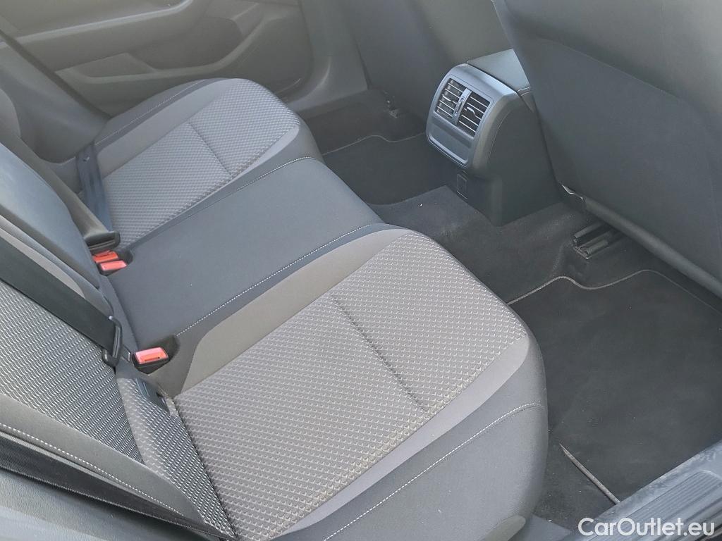  Volkswagen  Passat VOLKSWAGEN  / 2019 / 5P / familiar Variant Business 1.5 TSI 110kW #15