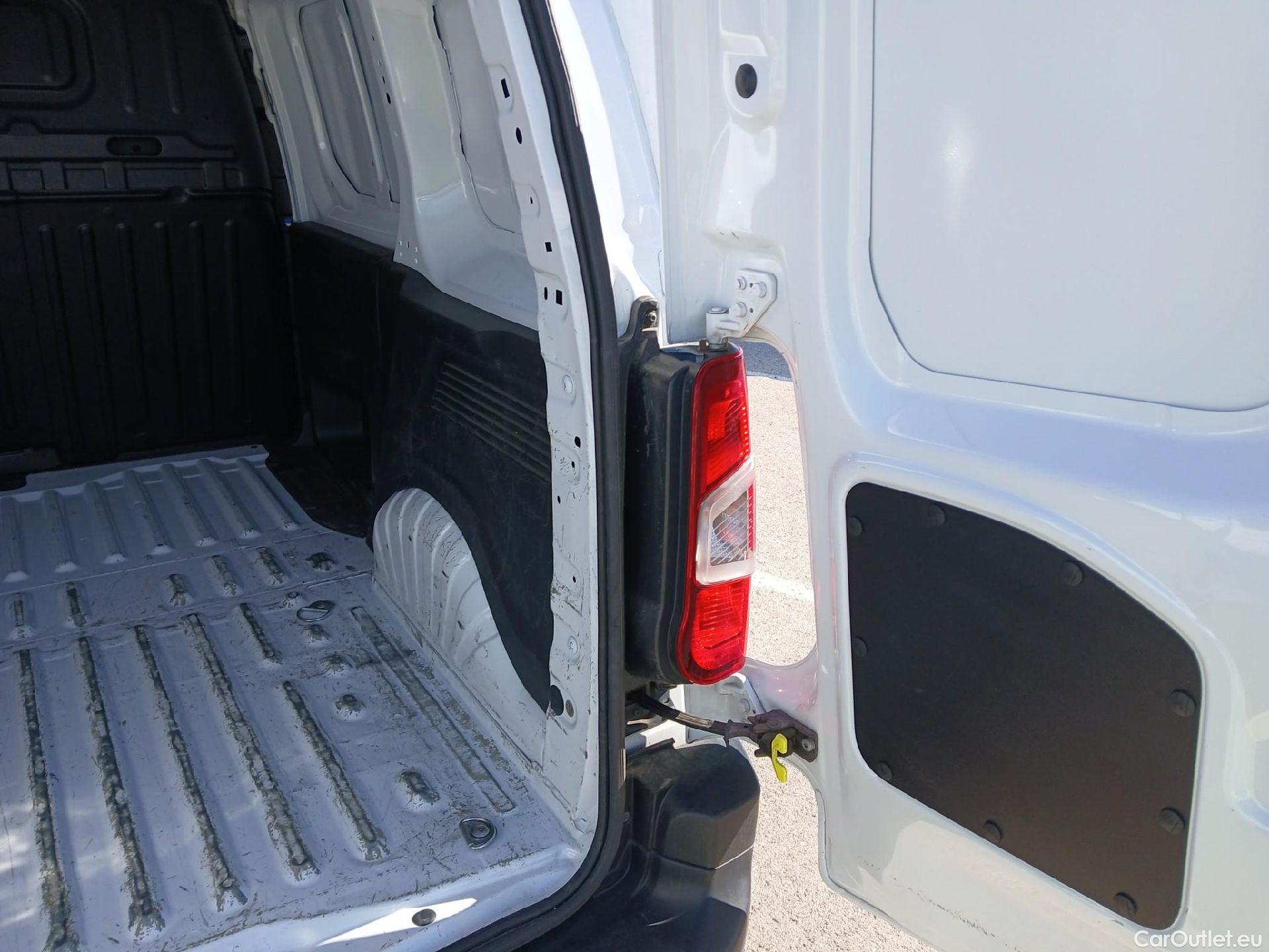  Citroen  Berlingo CITROEN  / 2018 / 4P / furgón derivado de turismo Talla M BlueHDi 100 #2