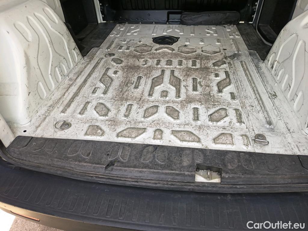  Fiat  Doblo FIAT Doblò Cargo/2015/4P/furgón derivado de turismo Cargo SX 1.6 Mjet 66kW (90CV) (AC) #43
