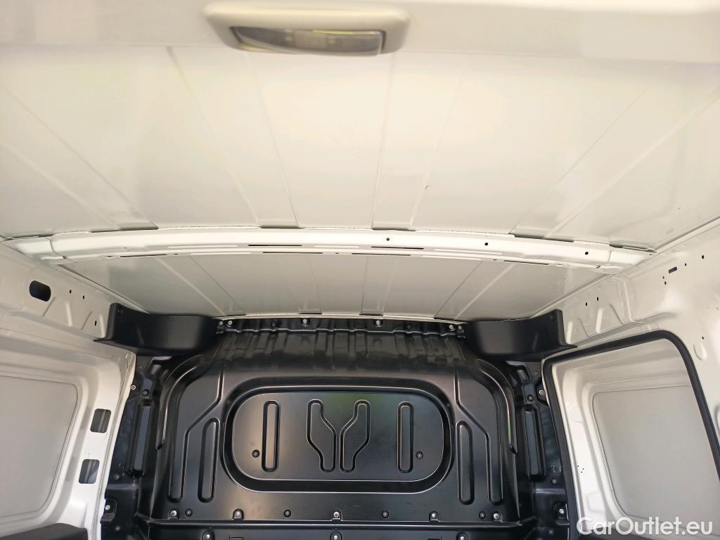 Fiat  Doblo FIAT Doblò Cargo/2015/4P/furgón derivado de turismo Cargo SX 1.6 Mjet 66kW (90CV) (AC) #42