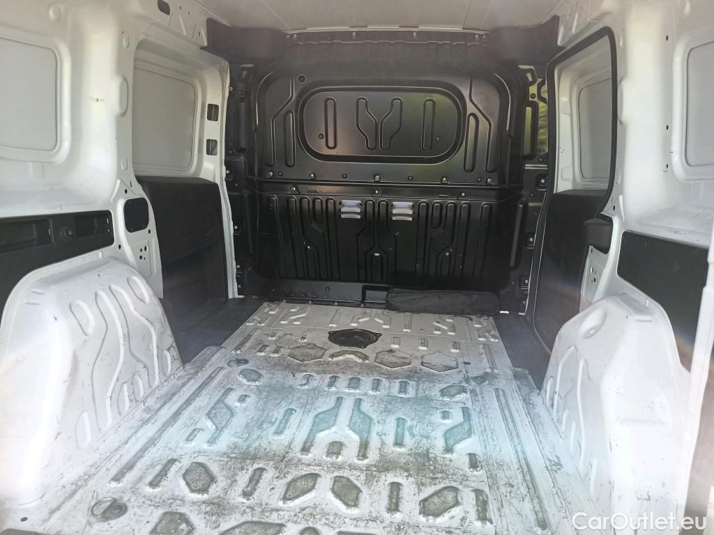  Fiat  Doblo FIAT Doblò Cargo/2015/4P/furgón derivado de turismo Cargo SX 1.6 Mjet 66kW (90CV) (AC) #39