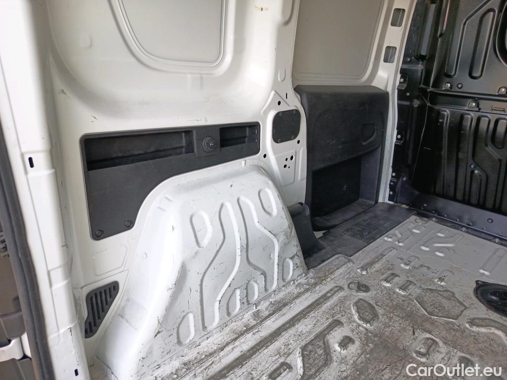  Fiat  Doblo FIAT Doblò Cargo/2015/4P/furgón derivado de turismo Cargo SX 1.6 Mjet 66kW (90CV) (AC) #41