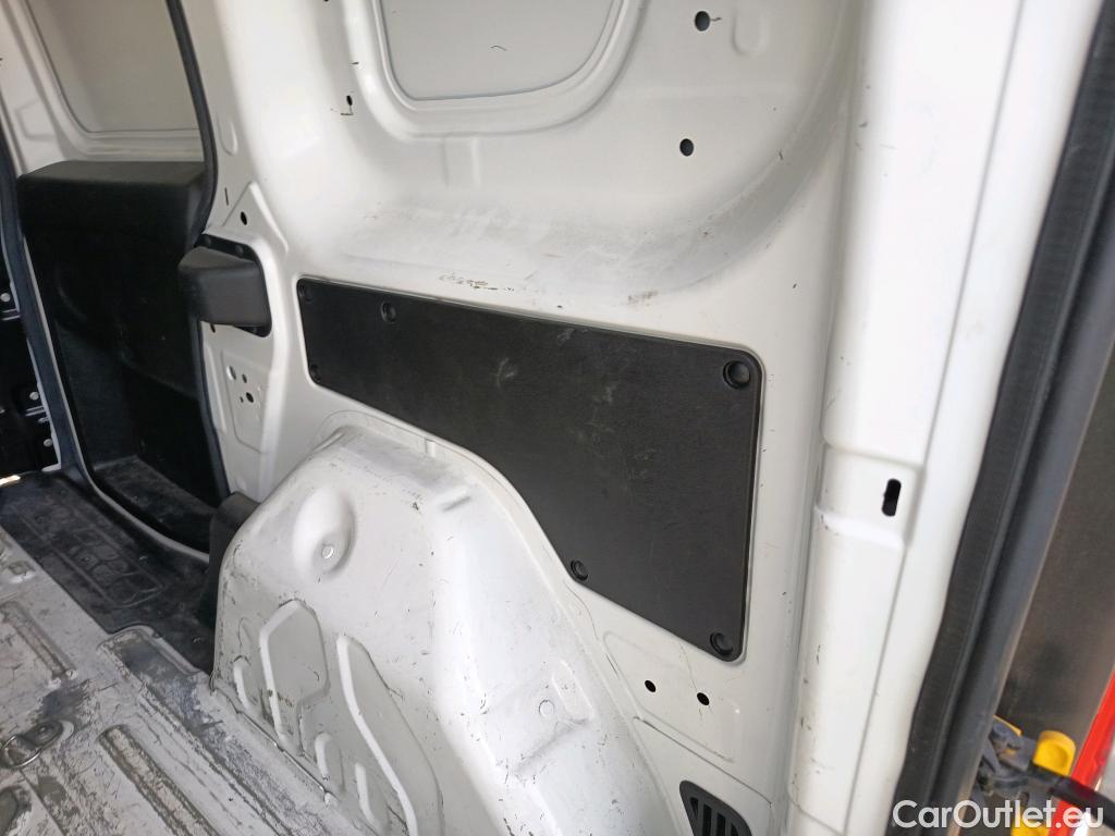  Fiat  Doblo FIAT Doblò Cargo/2015/4P/furgón derivado de turismo Cargo SX 1.6 Mjet 66kW (90CV) (AC) #18