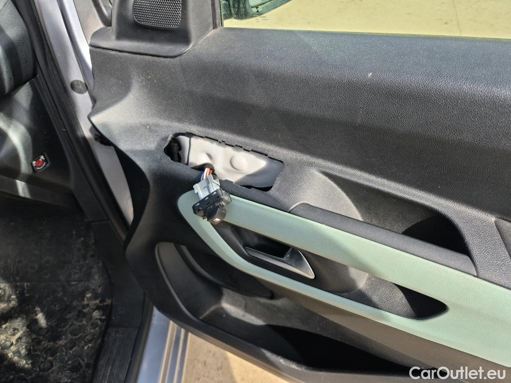  Citroen  Berlingo CITROEN  / 2018 / 5P / monovolumen compacto Talla M BlueHDi 130 S&S 6v 100 AÑOS #38