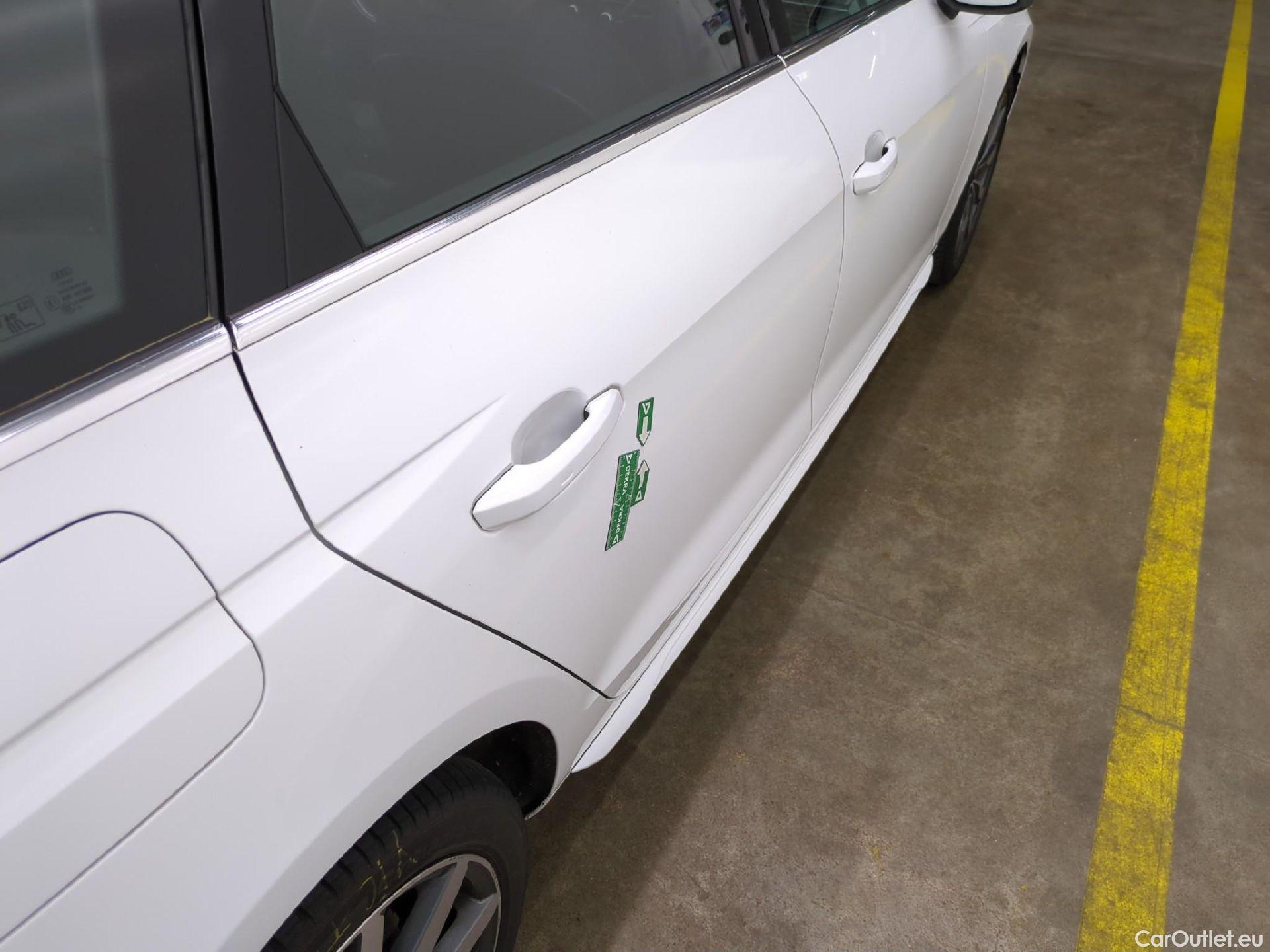  Audi  A4  Avant 30 TDI Business Line 2.0 TDI 135CV BVA7 E6dT #26