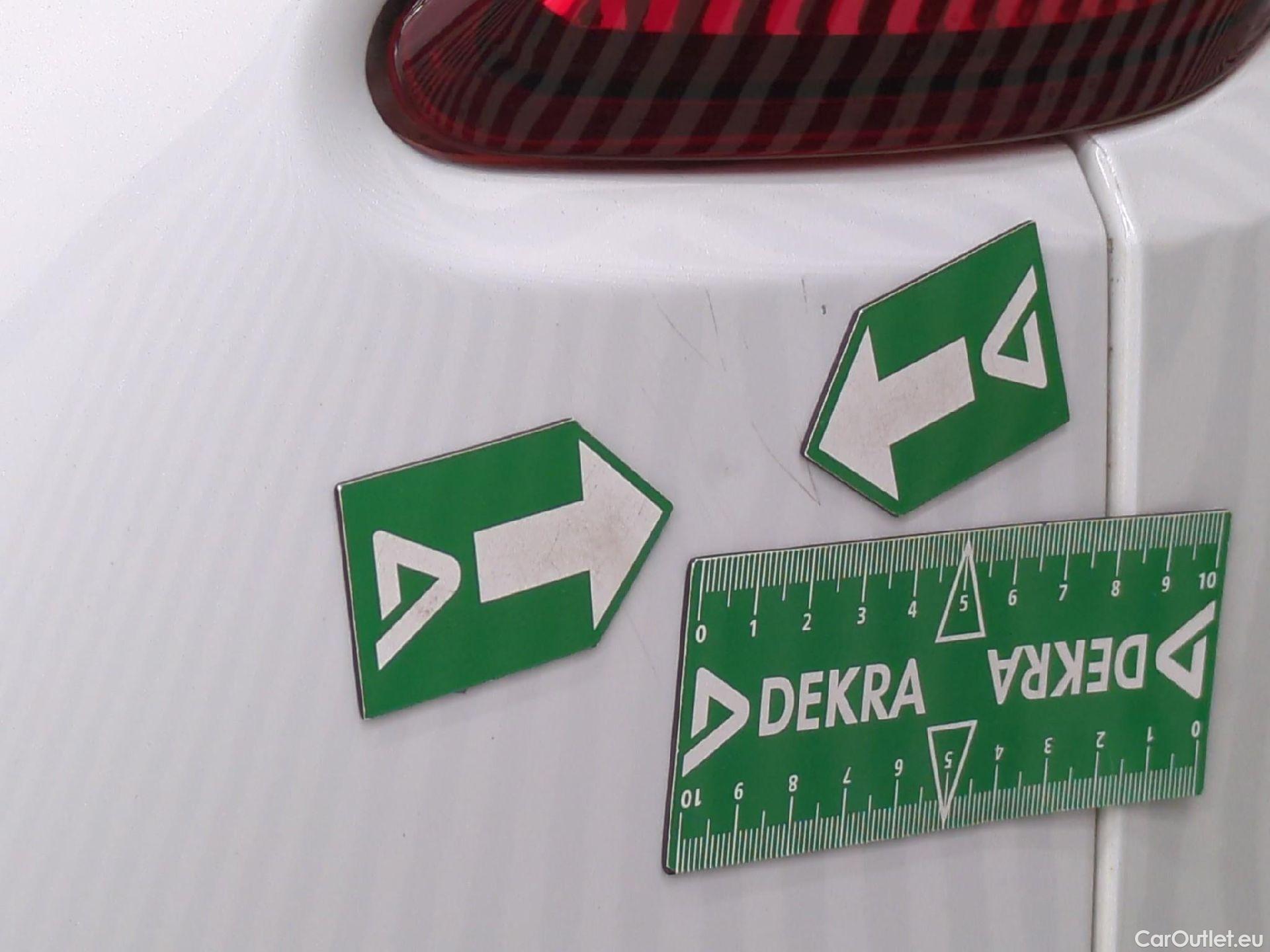  Renault  Clio  IV Business 0.9 TCe 90CV BVM5 E6 #24