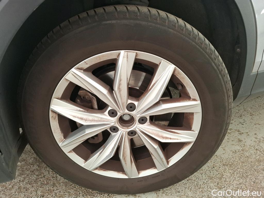  Volkswagen  Tiguan VOLKSWAGEN  Allspace / 2017 / 5P / SUV 2.0 TDI 190 DSG7 Carat 4Motion #43