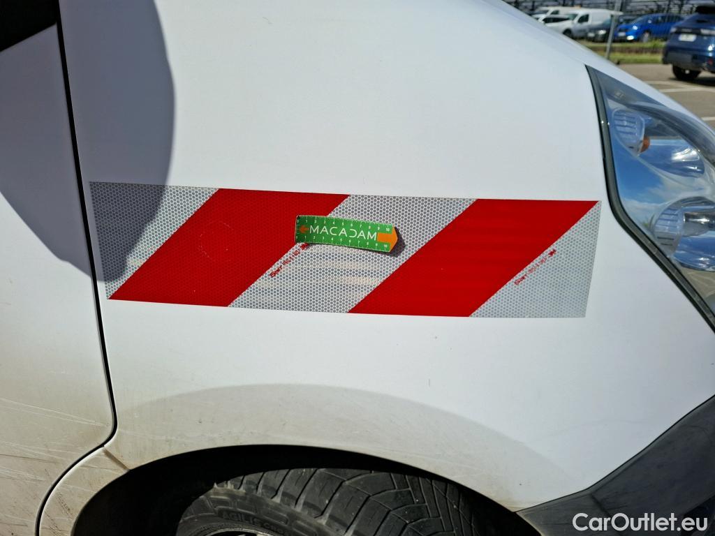  Renault  Master  III Fourgon L2H2 3 5 Grand Confort dCi #64