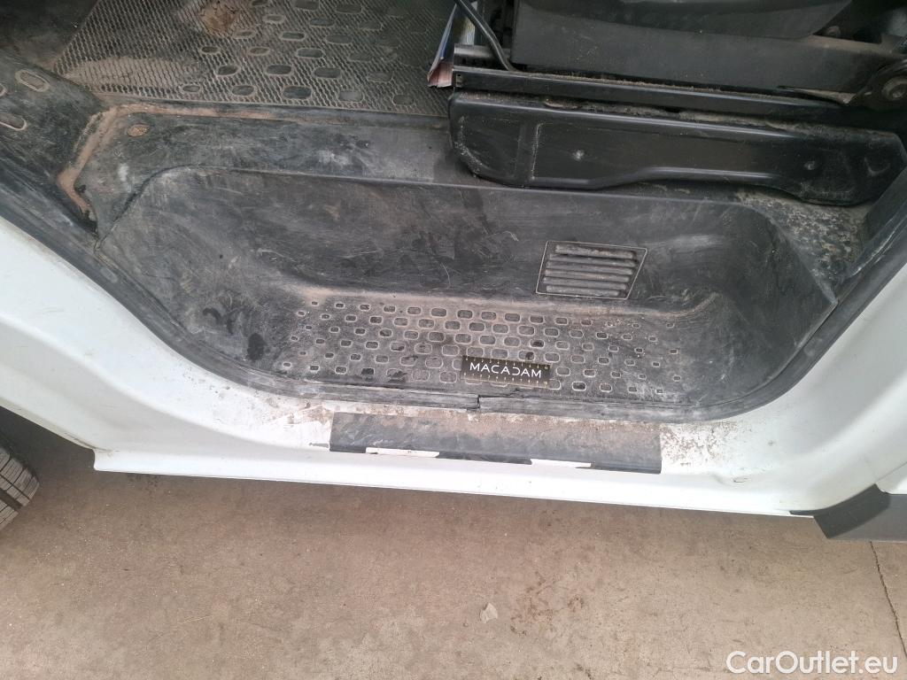  Renault  Trafic RENAULT  VU 4p Fourgon FG GCF L2H1 1300 dCi 120 #109
