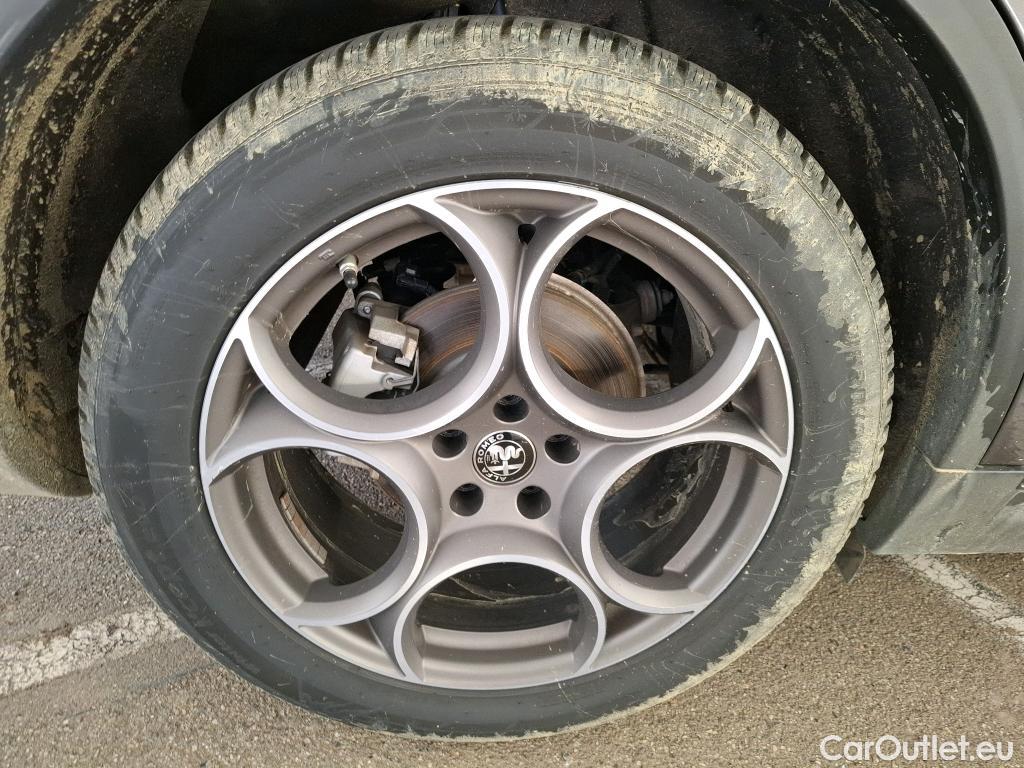  Alfa Romeo   STELVIO Stelvio Sprint Q4 2.2 JTDM 190CV BVA8 E6d #29