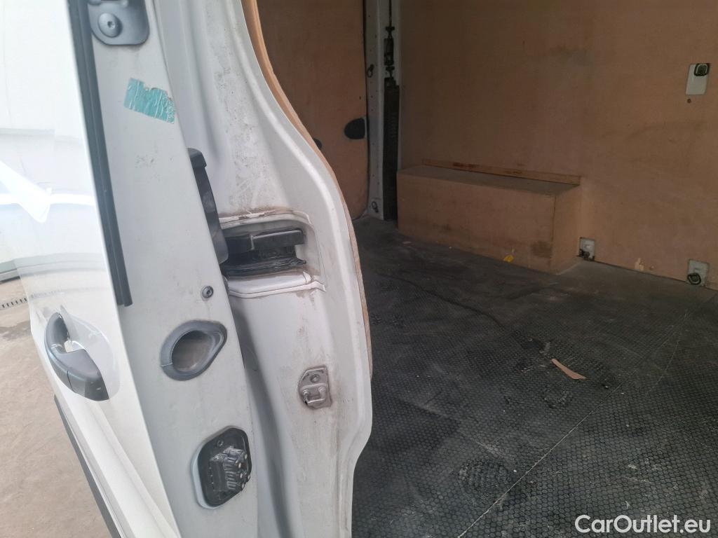  Renault  Trafic RENAULT  VU 4p Fourgon FG GCF L2H1 1300 dCi 120 #105