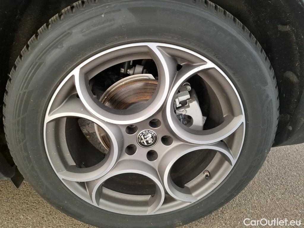  Alfa Romeo   STELVIO Stelvio Sprint Q4 2.2 JTDM 190CV BVA8 E6d #24
