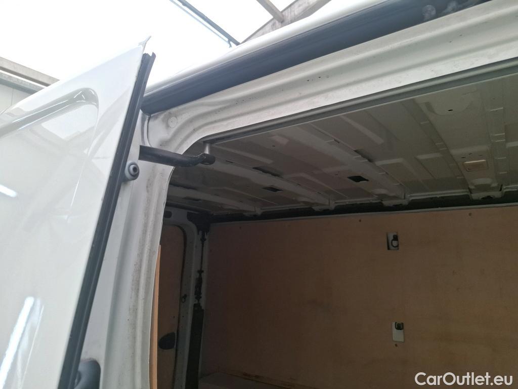  Renault  Trafic RENAULT  VU 4p Fourgon FG GCF L2H1 1300 dCi 120 #106