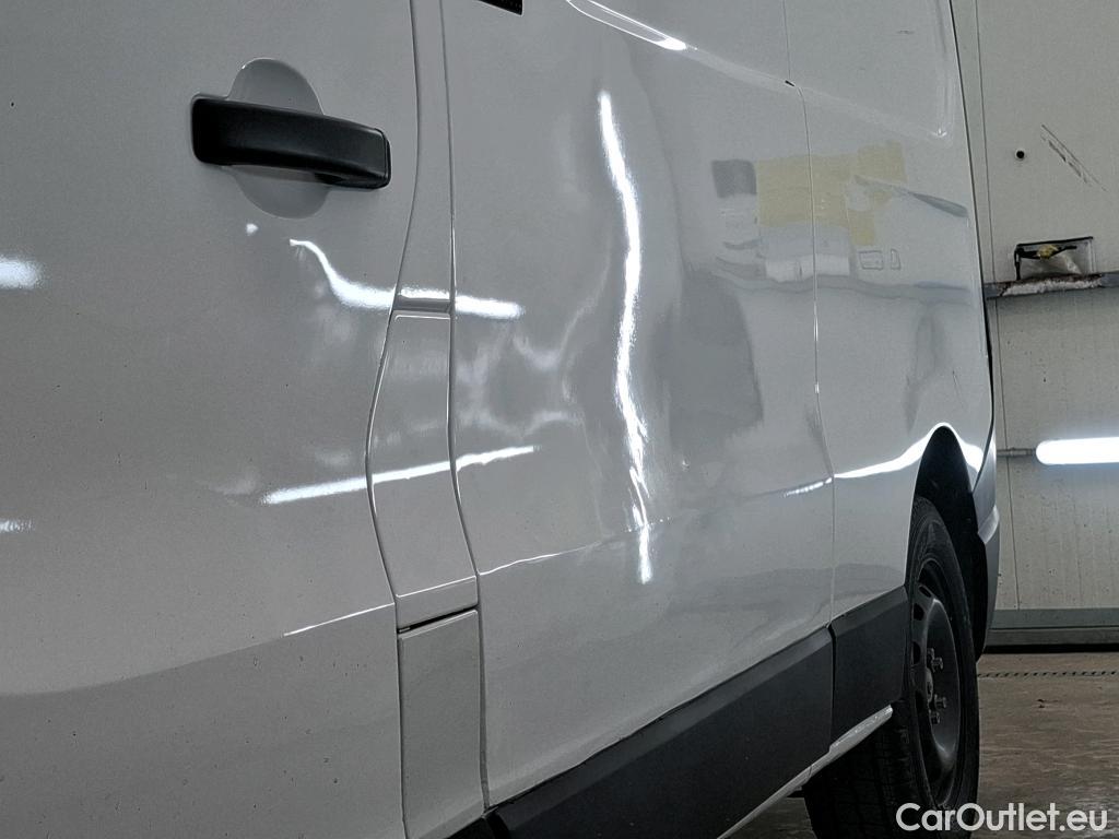  Renault  Trafic RENAULT  VU 4p Fourgon FG GCF L2H1 1300 dCi 120 #11
