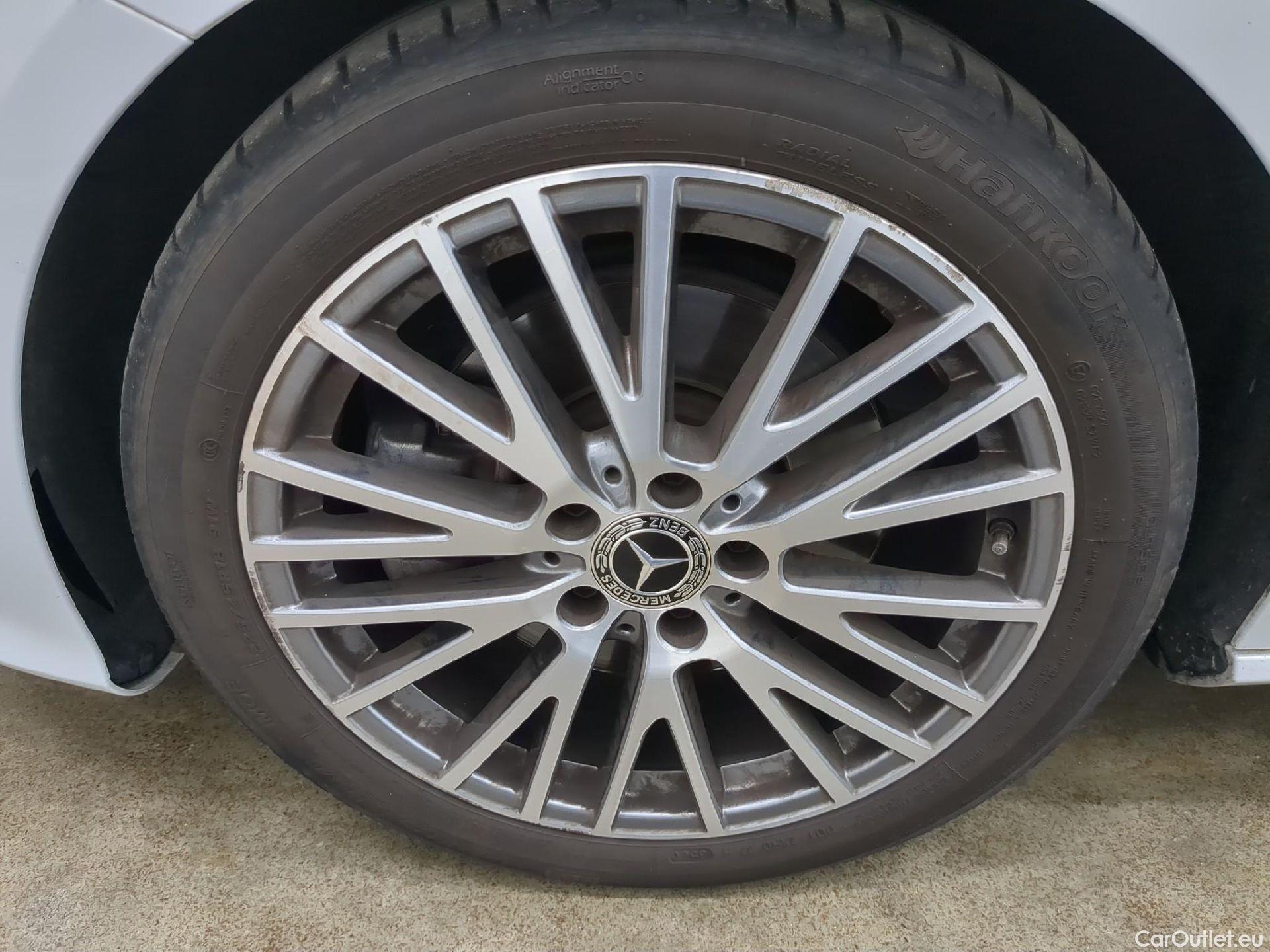  Mercedes  CLA-Klasse MERCEDES-BENZ CLA Coupe / 2019 / 4P / Coupé CLA 220 d Progressive Line BA8 #3