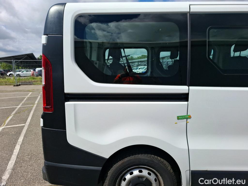  Renault  Trafic RENAULT  4p Combi Life L1 Energy dCi 125 9 places #64