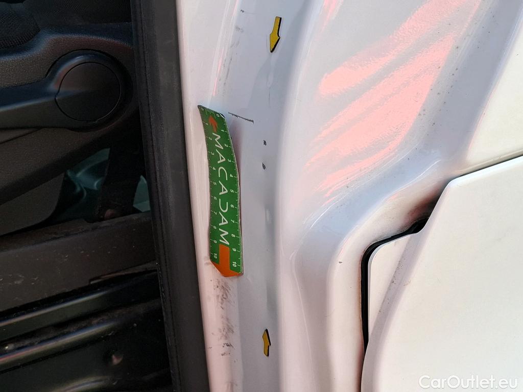  Renault  Trafic RENAULT  4p Combi Life L1 Energy dCi 125 9 places #36