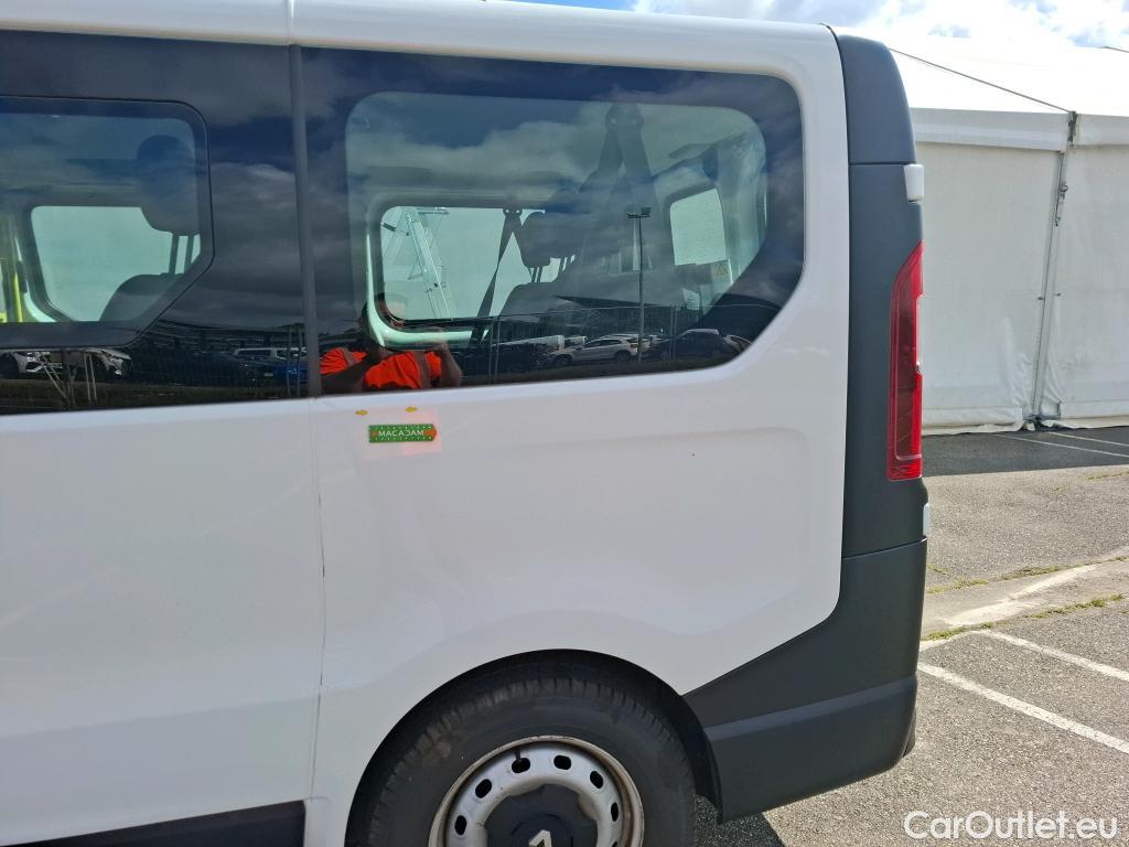  Renault  Trafic RENAULT  4p Combi Life L1 Energy dCi 125 9 places #68