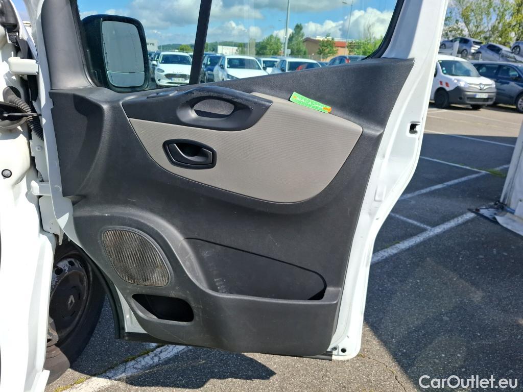  Renault  Trafic RENAULT  4p Combi Life L1 Energy dCi 125 9 places #76