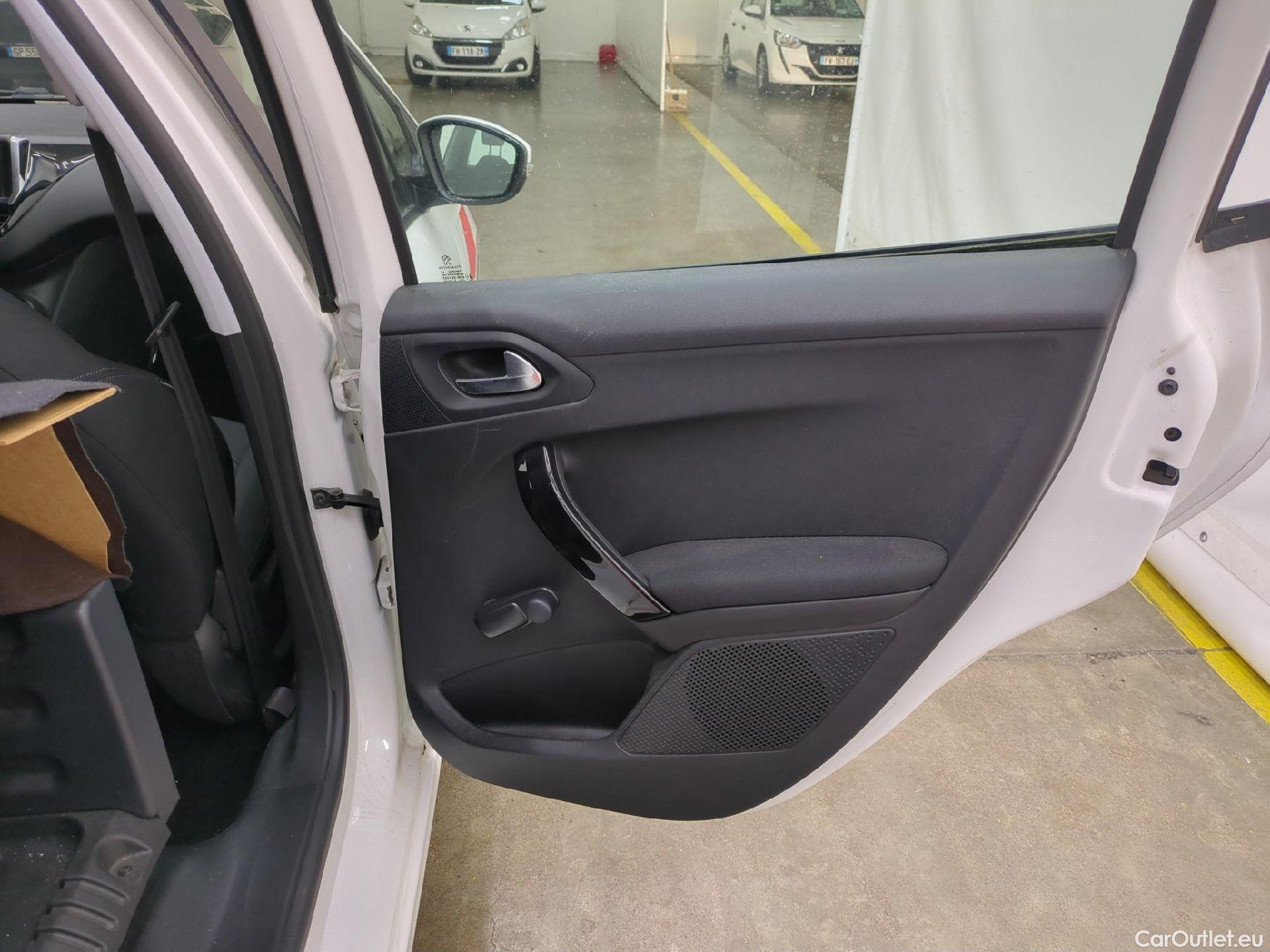  Peugeot  208  Affaire Premium Pack 1.2 80CV BVM5 E6dT #40