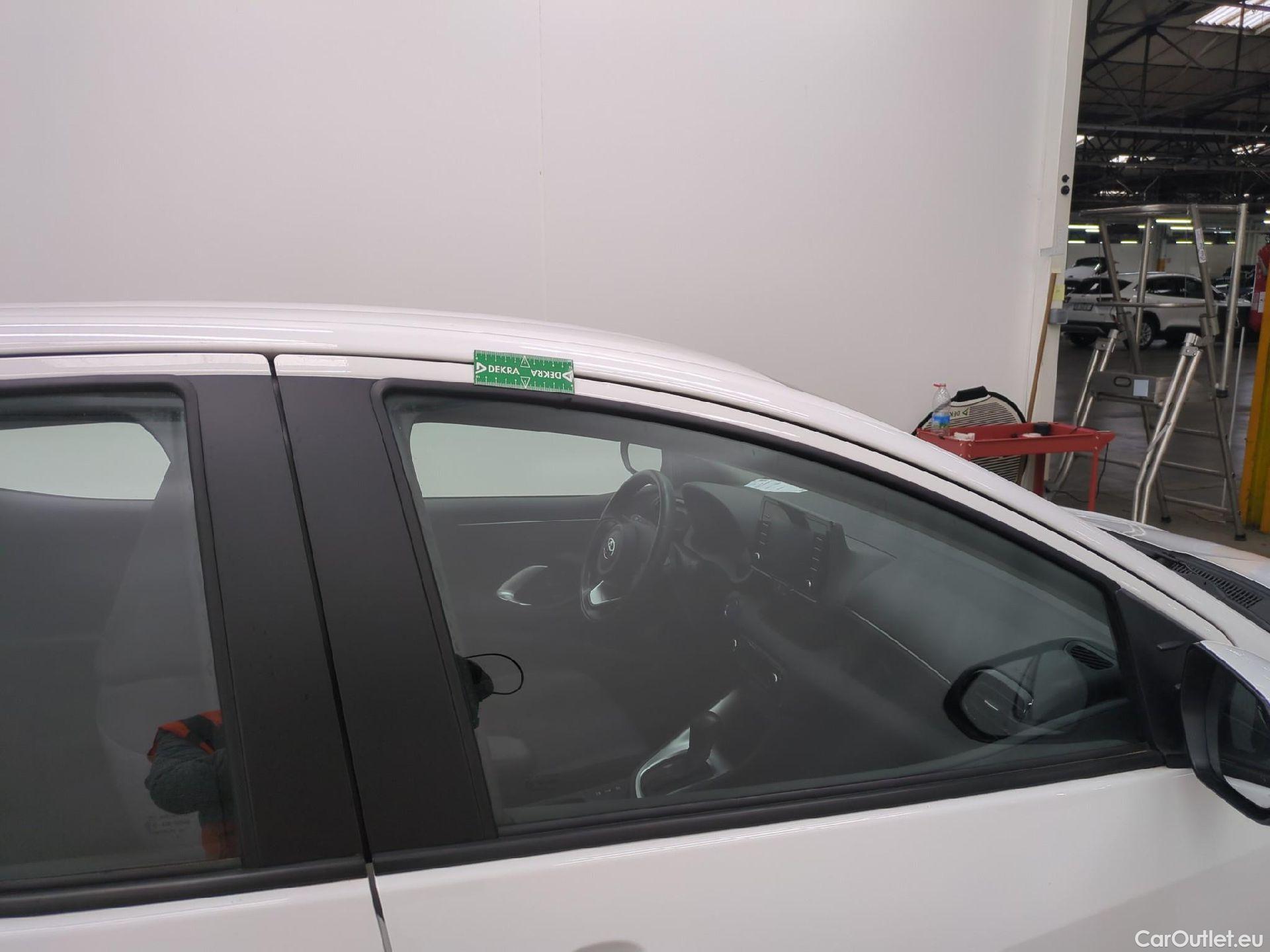  Toyota  Yaris TOYOTA  Hybride / 2019 / 5P / Berline Hybride 116h Dynamic Business Beyond Zer #17