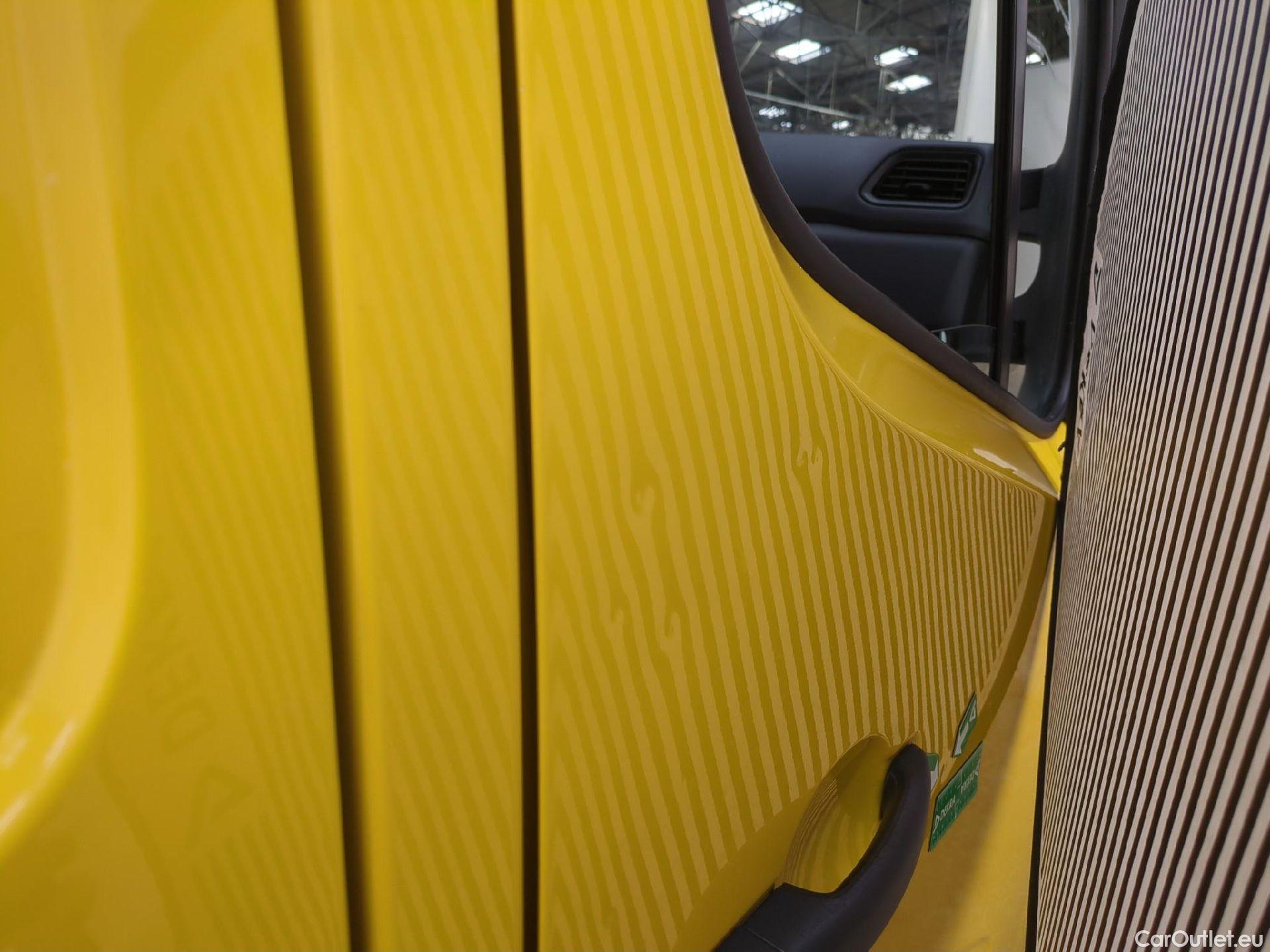  Renault  Master RENAULT  / 2019 / 4P / Fourgon tôlé FG Z.E.Tr CF F3100 L2H2 R75 AI - 19 #61