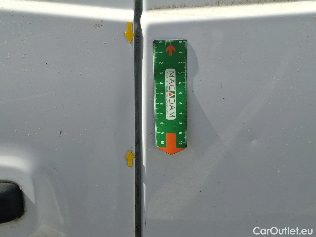  Renault  Trafic  Fourgon L2H1 3T Grand Confort 2.0 dCi 130CV BVM6 E6d #25