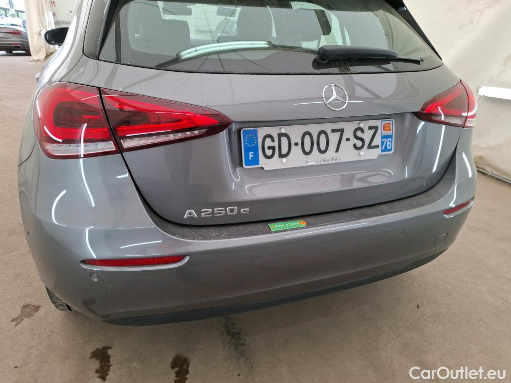  Mercedes  A-Klasse Classe A Compact 2018 5P Berline A 250 e Business Line 8G DCT
 #11