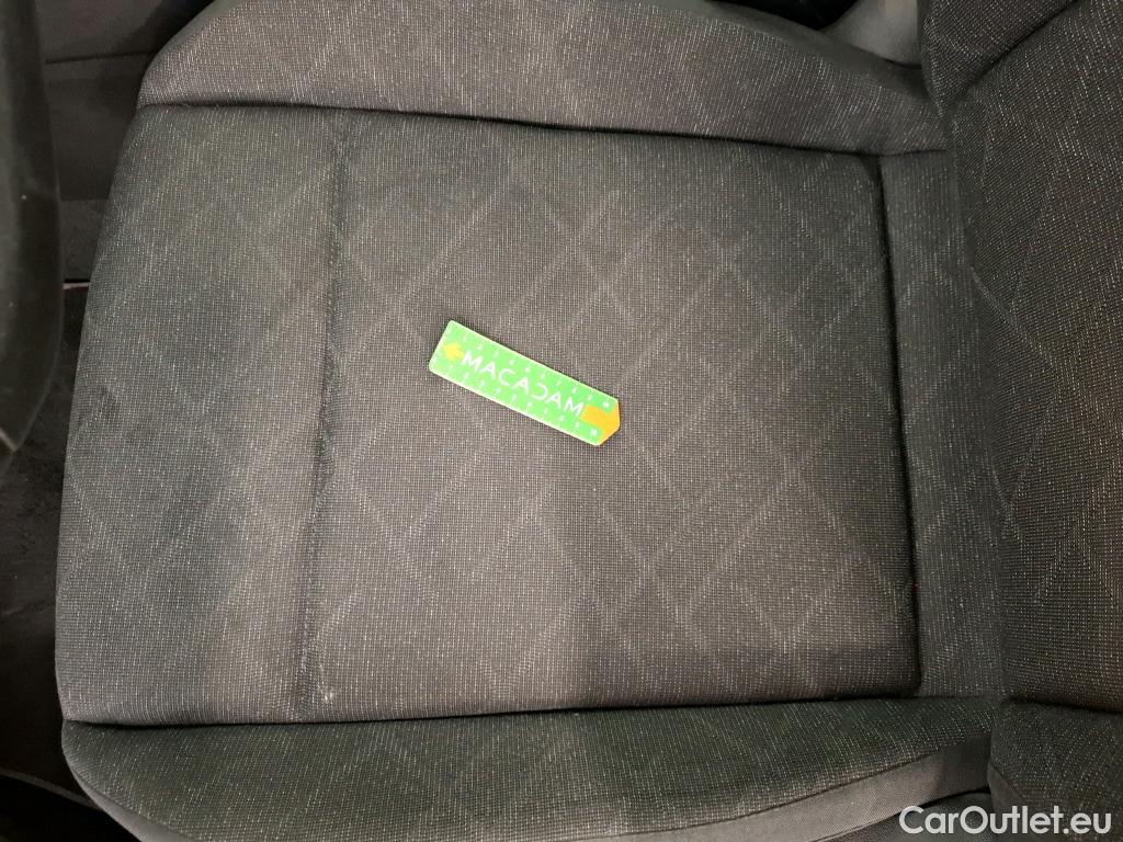  Volkswagen  Golf  VOLKSWAGEN / 2020 / 5P / Berline 2.0 TDI SCR 115 DSG7 Life Busi 1st #46