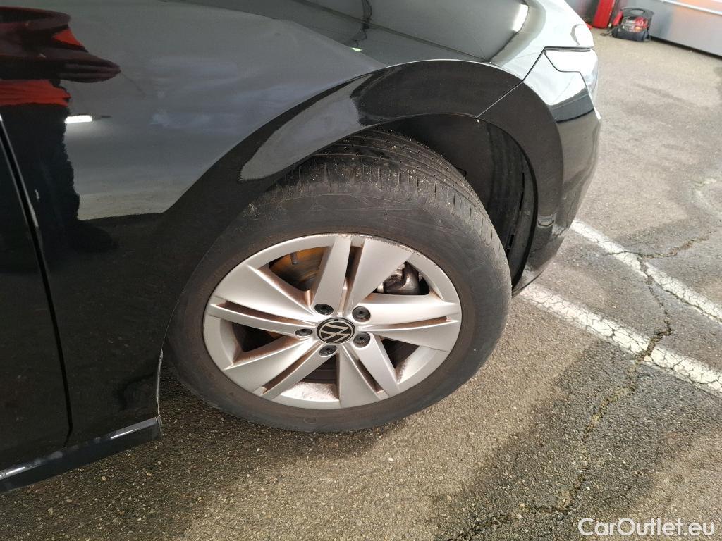  Volkswagen  Golf  VOLKSWAGEN / 2020 / 5P / Berline 2.0 TDI SCR 115 DSG7 Life Busi 1st #32