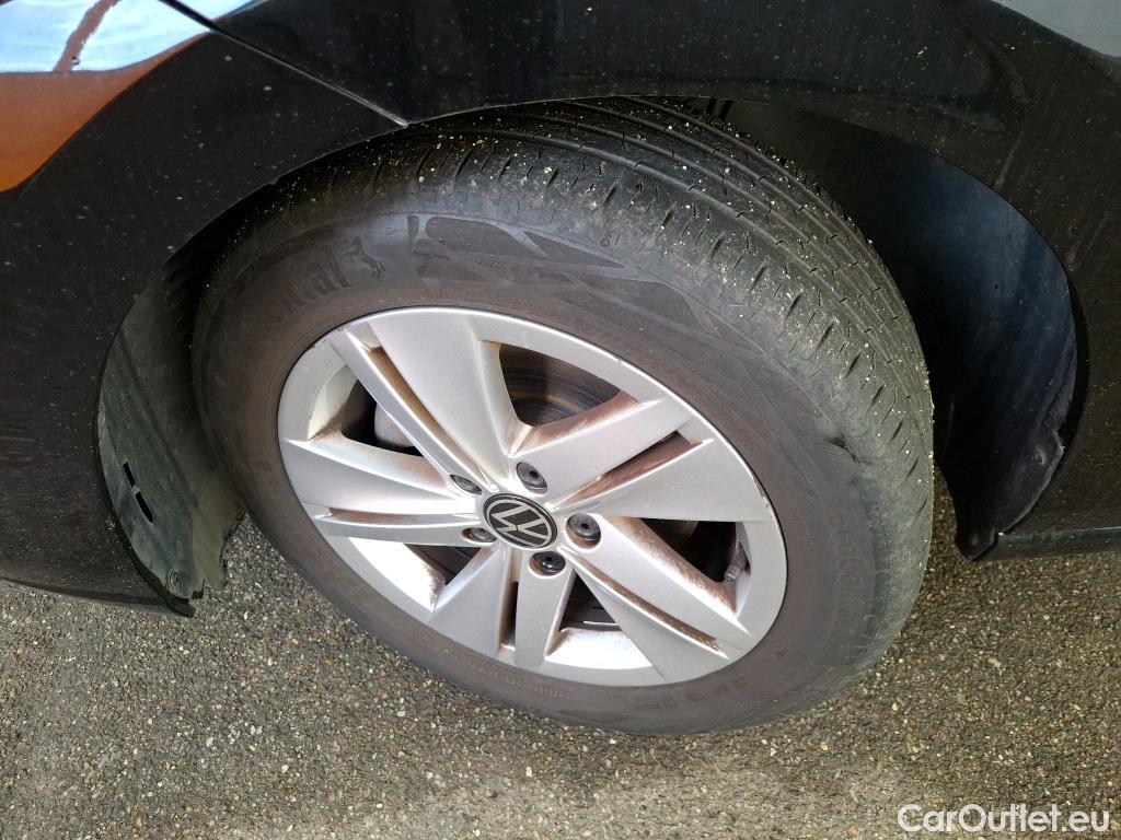  Volkswagen  Golf  VOLKSWAGEN / 2020 / 5P / Berline 2.0 TDI SCR 115 DSG7 Life Busi 1st #44