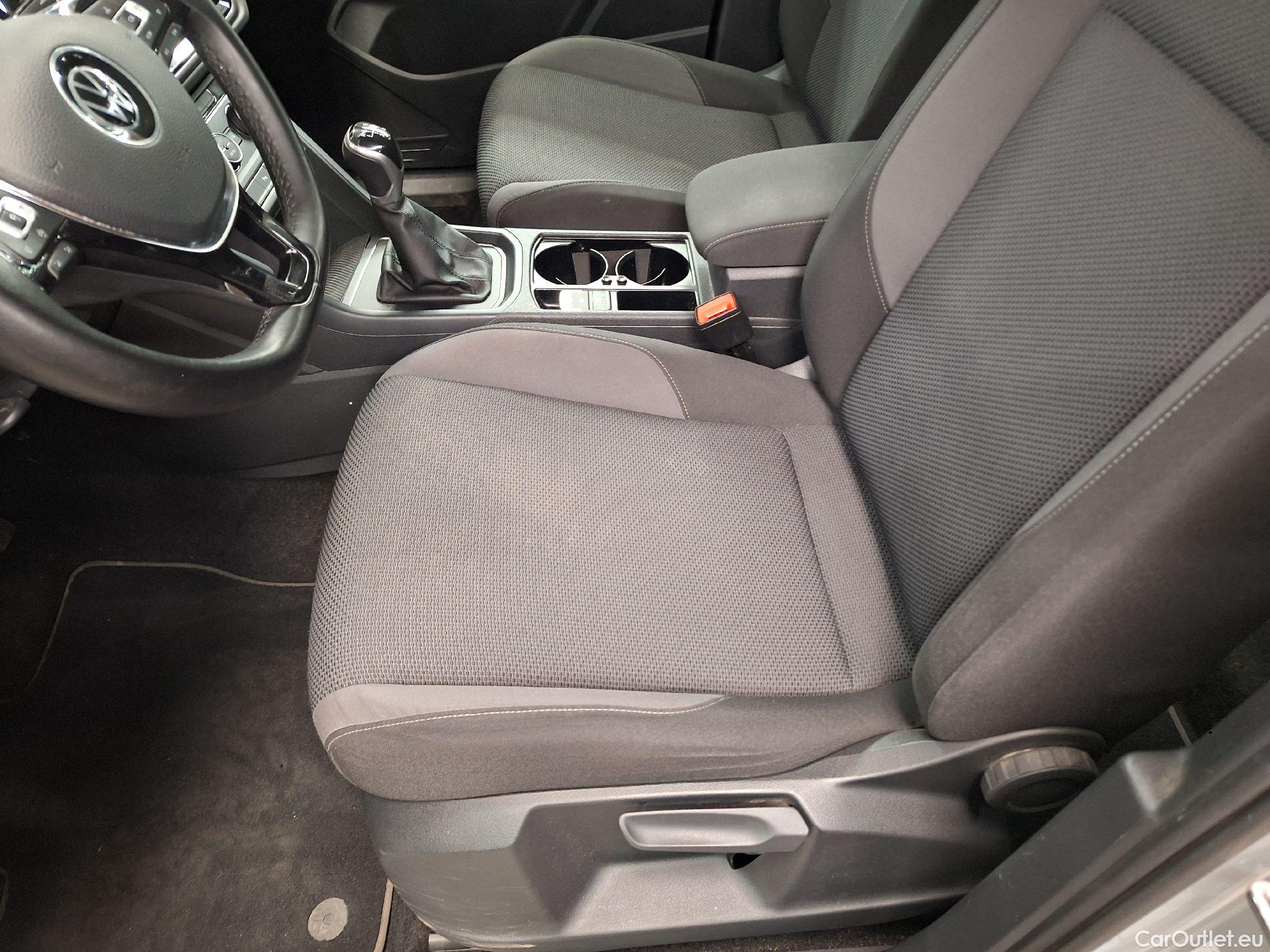  Volkswagen  Touran VW,  '15, Volkswagen  2.0 TDi 90kW Trendline 5d 7pl #10
