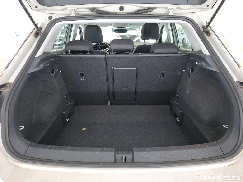  Volkswagen  T-ROC VOLKSWAGEN  / 2021 / 5P / SUV 2.0 TDI 150 STYLE DSG7 #24