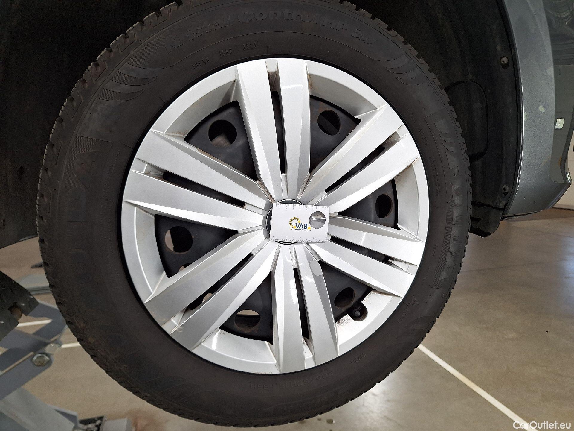 Volkswagen  Touran VW,  '15, Volkswagen  1.5 TSi Trendline DSG 5d #48