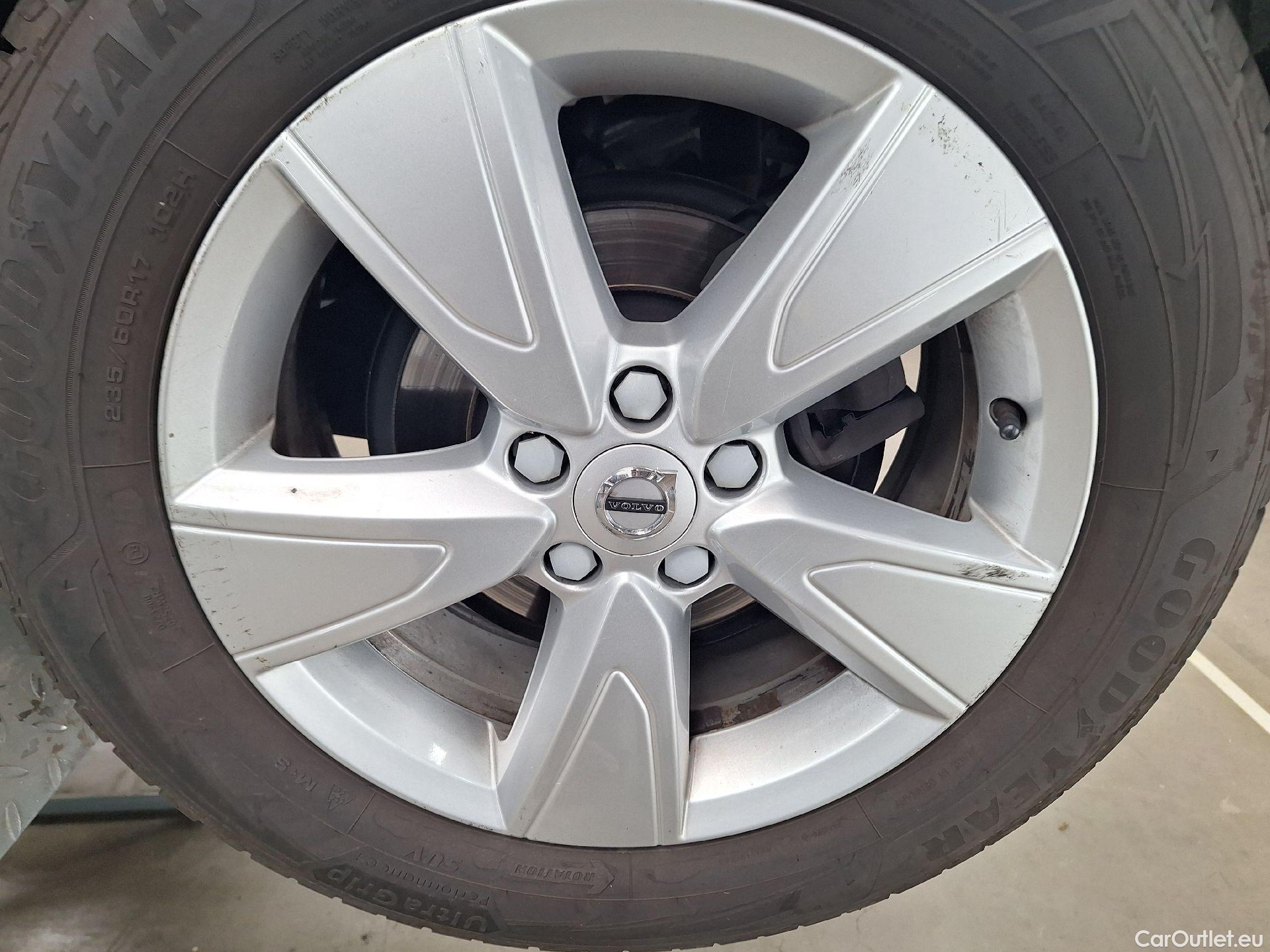  Volvo  XC 40 Volvo, XC40 '17, Volvo XC40 T2 Momentum Core 5d #5