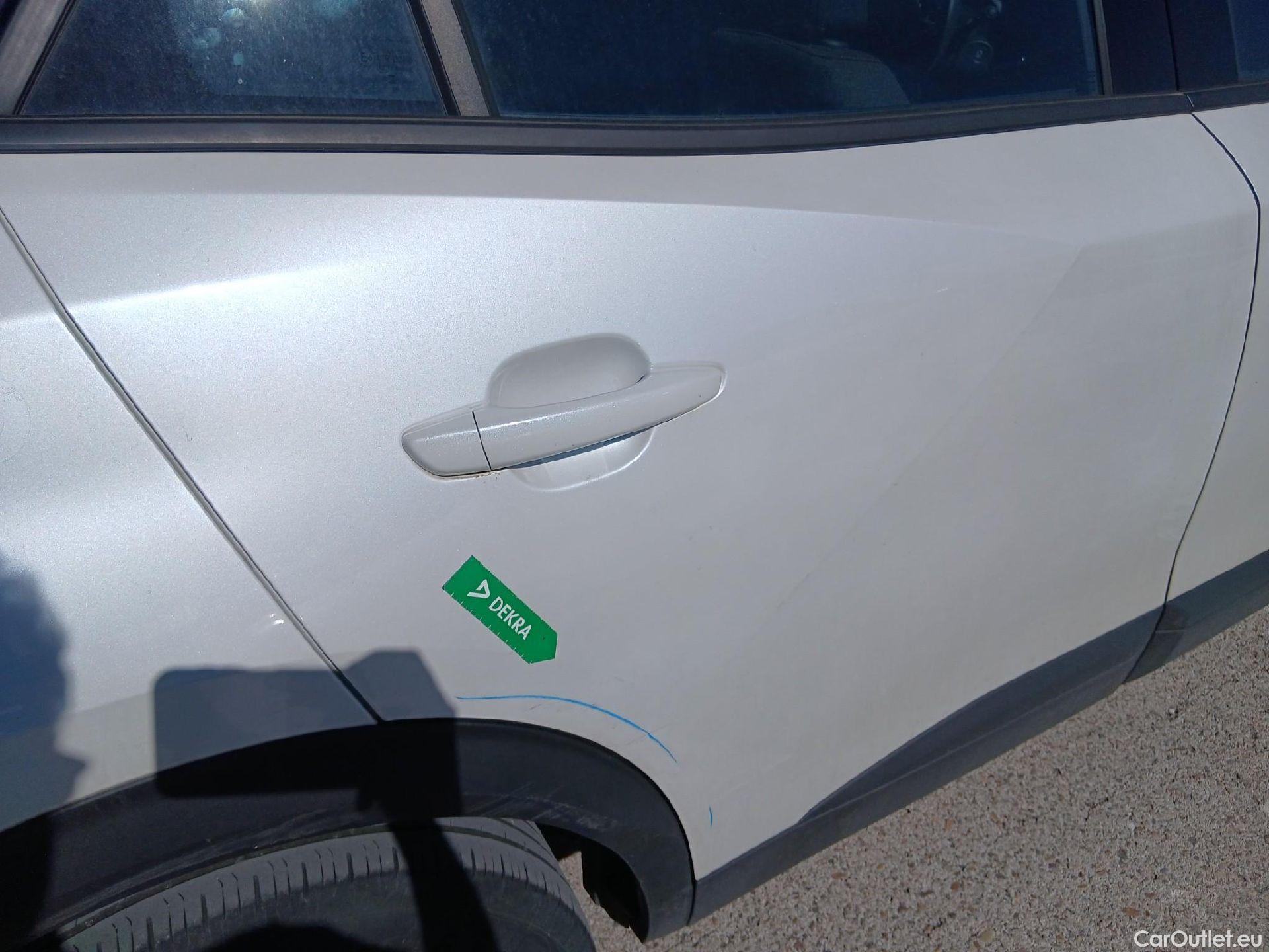  Peugeot  2008 PEUGEOT  / 2019 / 5P / todoterreno Active Pack Puretech 100 S&S 6 Vel. MAN #36