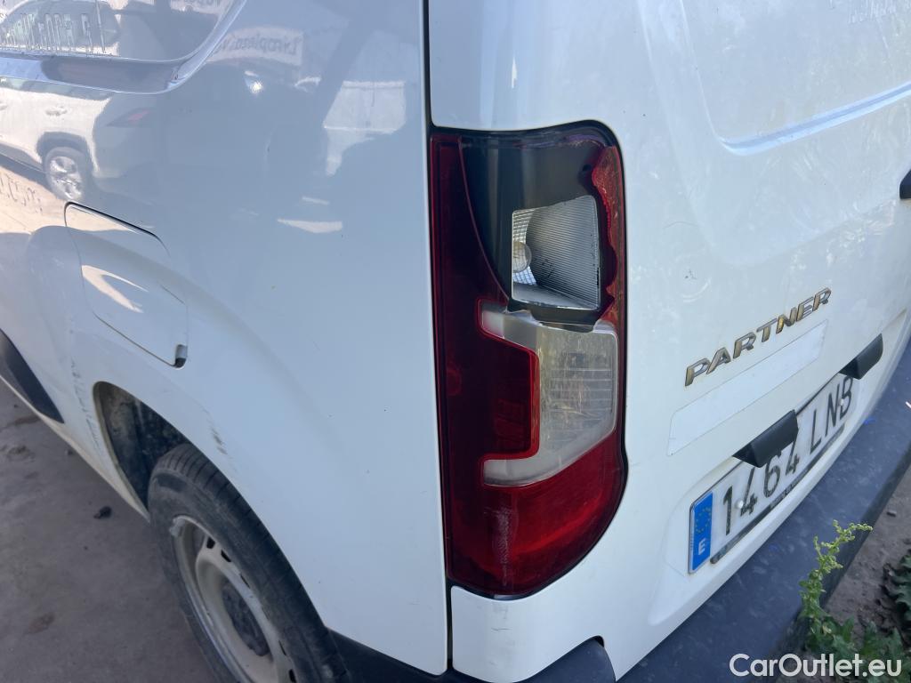  Peugeot  Partner PEUGEOT  / 2018 / 3P / furgón derivado de turismo Pro Standard 600kg BlueHDi 55kW #23