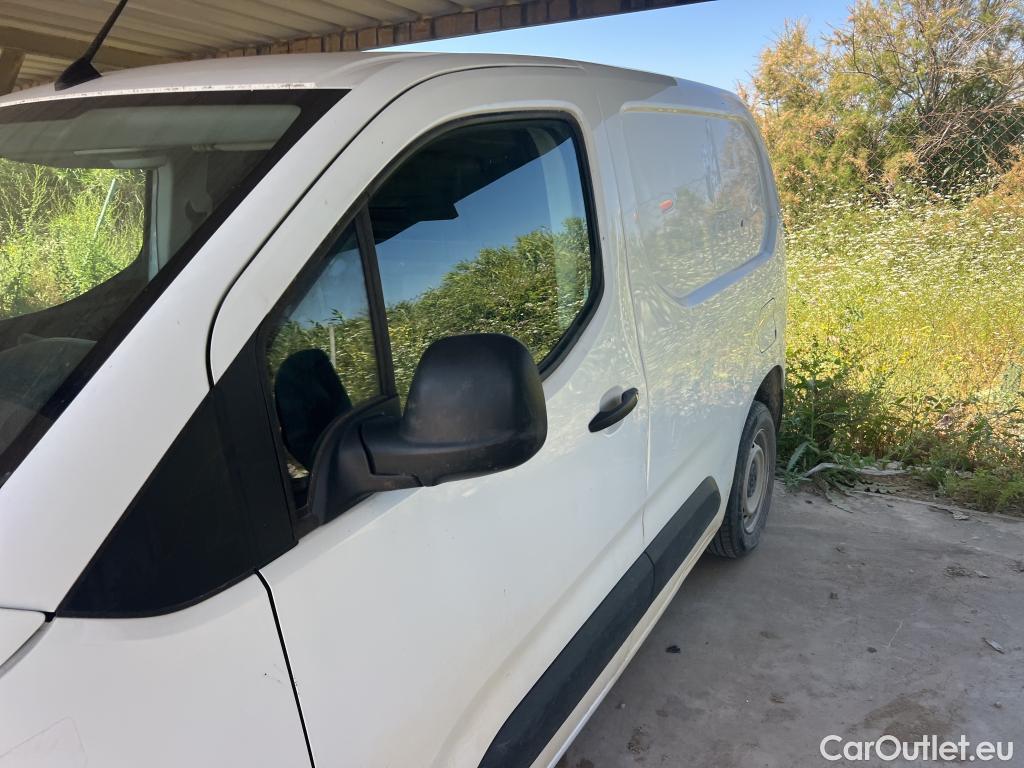  Peugeot  Partner PEUGEOT  / 2018 / 3P / furgón derivado de turismo Pro Standard 600kg BlueHDi 55kW #31