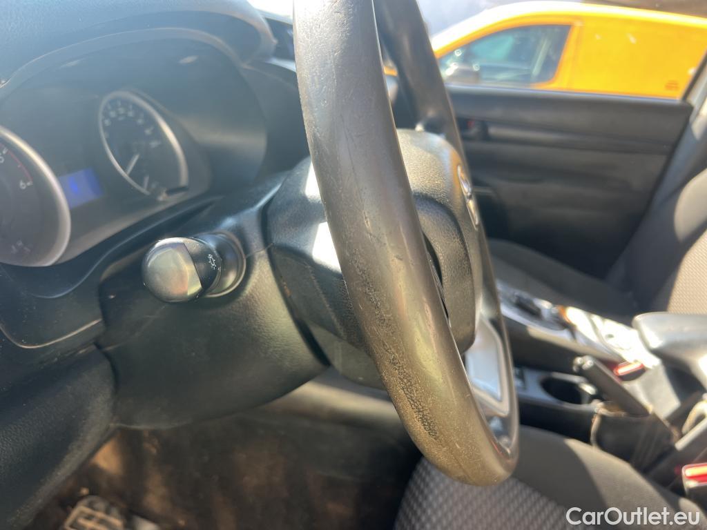  Toyota  Hilux TOYOTA  / 2016 / 4P / pickup 2.4 D-4D Cabina Doble GX #40