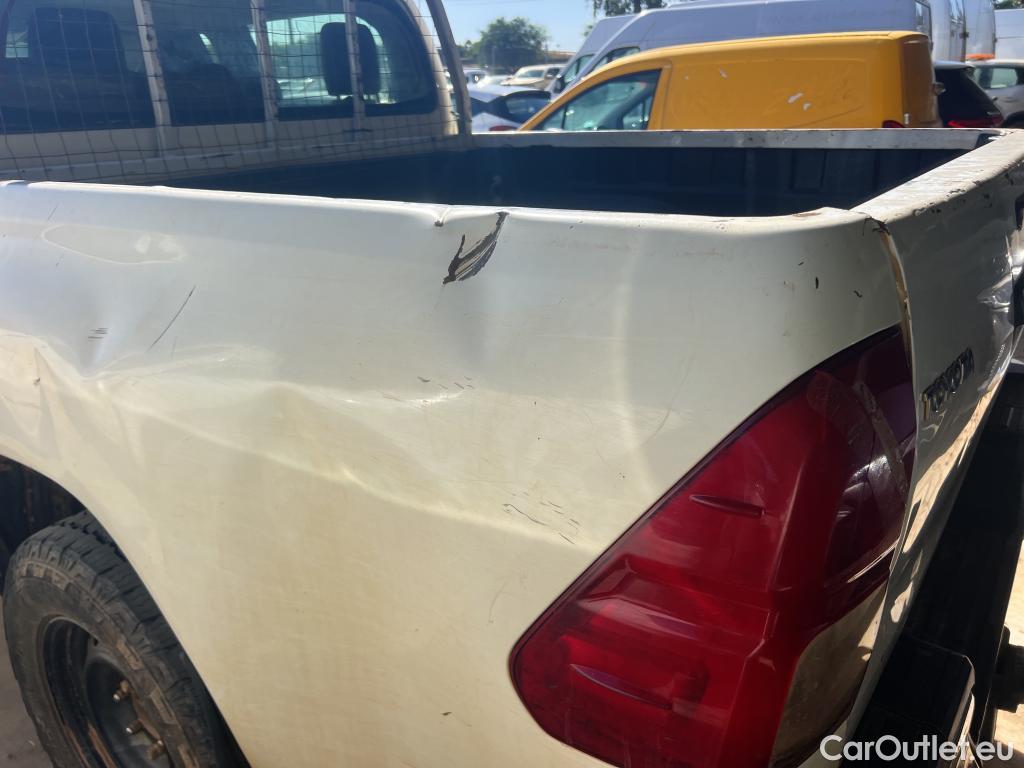  Toyota  Hilux TOYOTA  / 2016 / 4P / pickup 2.4 D-4D Cabina Doble GX #2