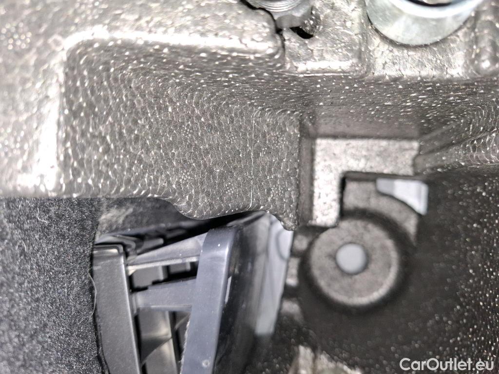  Bmw  Serie 1 BMW Série 1 / 2019 / 5P / Berline 2.0 120D AUTO xDrive #10