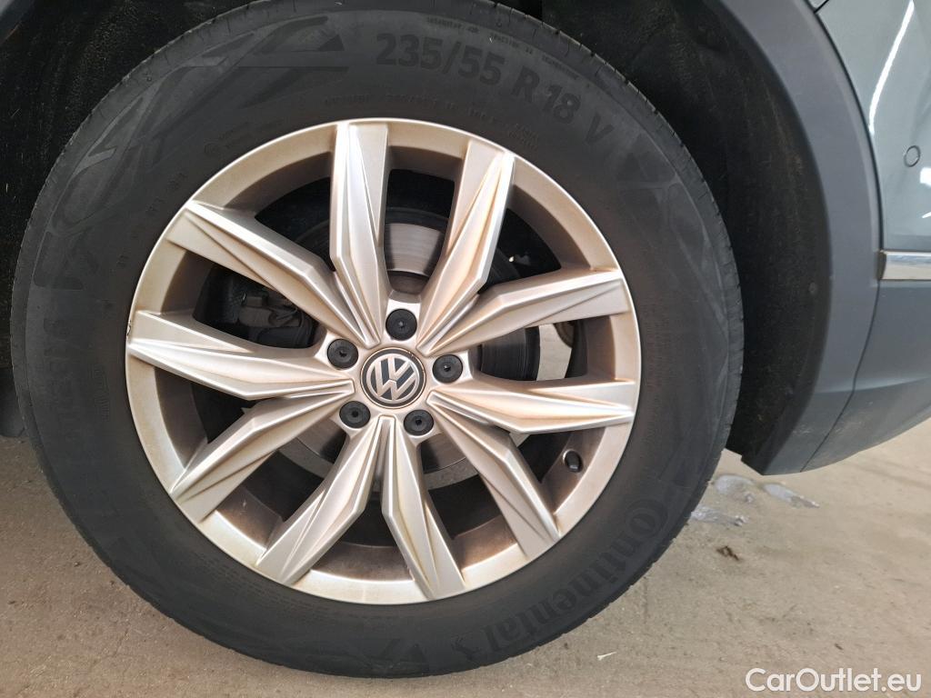  Volkswagen  Tiguan VOLKSWAGEN  / 2016 / 5P / SUV 1.5 TSI 150 EVO DSG7 Carat #22