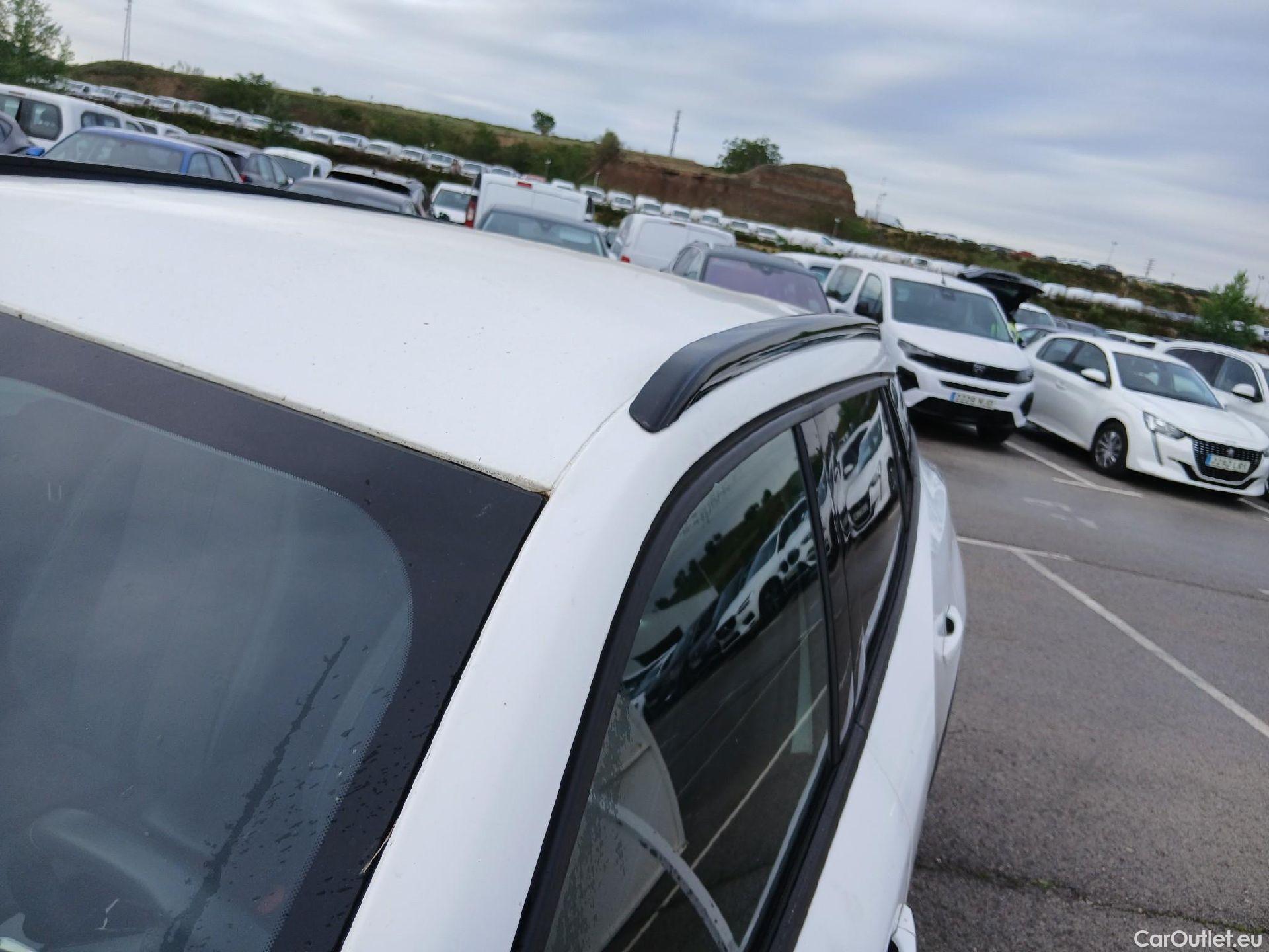  Peugeot  2008 PEUGEOT  / 2019 / 5P / todoterreno Allure BlueHDI 81kW (110CV) #11