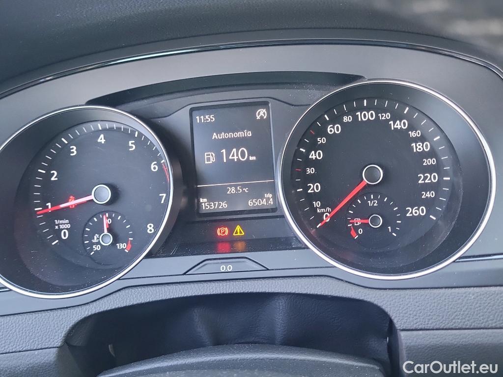  Volkswagen  Passat VOLKSWAGEN  / 2019 / 5P / familiar Variant Business 1.5 TSI 110kW #17