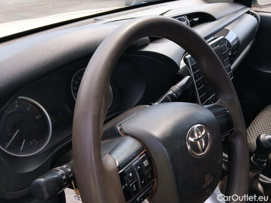  Toyota  Hilux TOYOTA  / 2016 / 4P / pickup 2.4 D-4D Cabina Doble GX #58