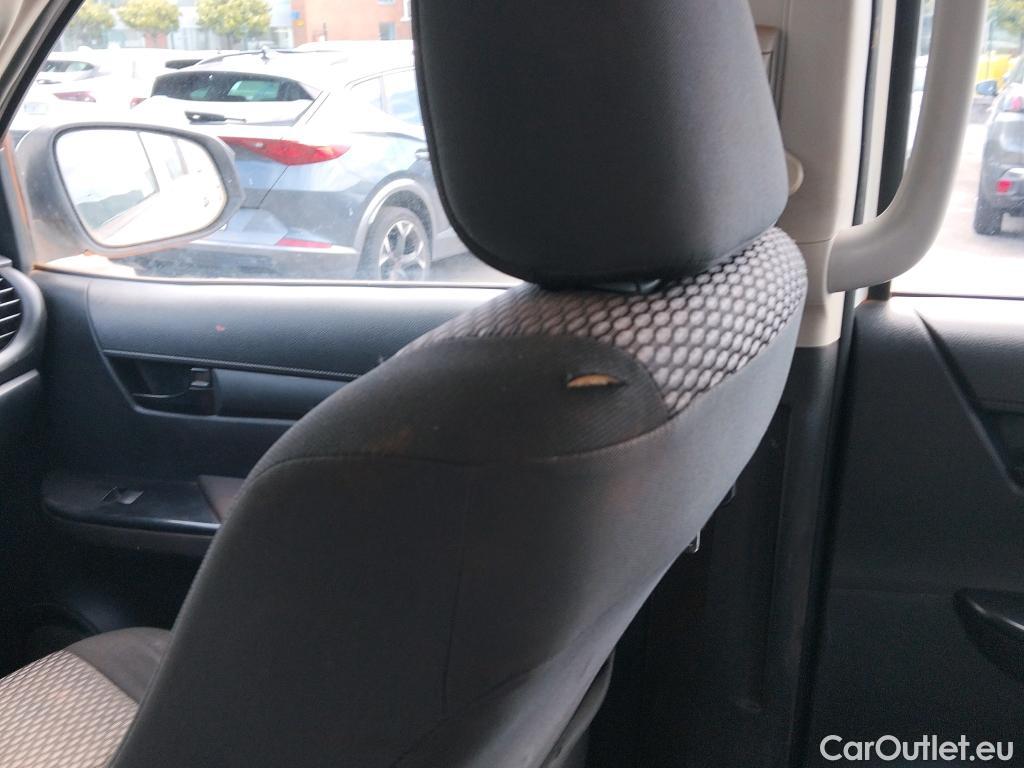  Toyota  Hilux TOYOTA  / 2016 / 4P / pickup 2.4 D-4D Cabina Doble GX #45