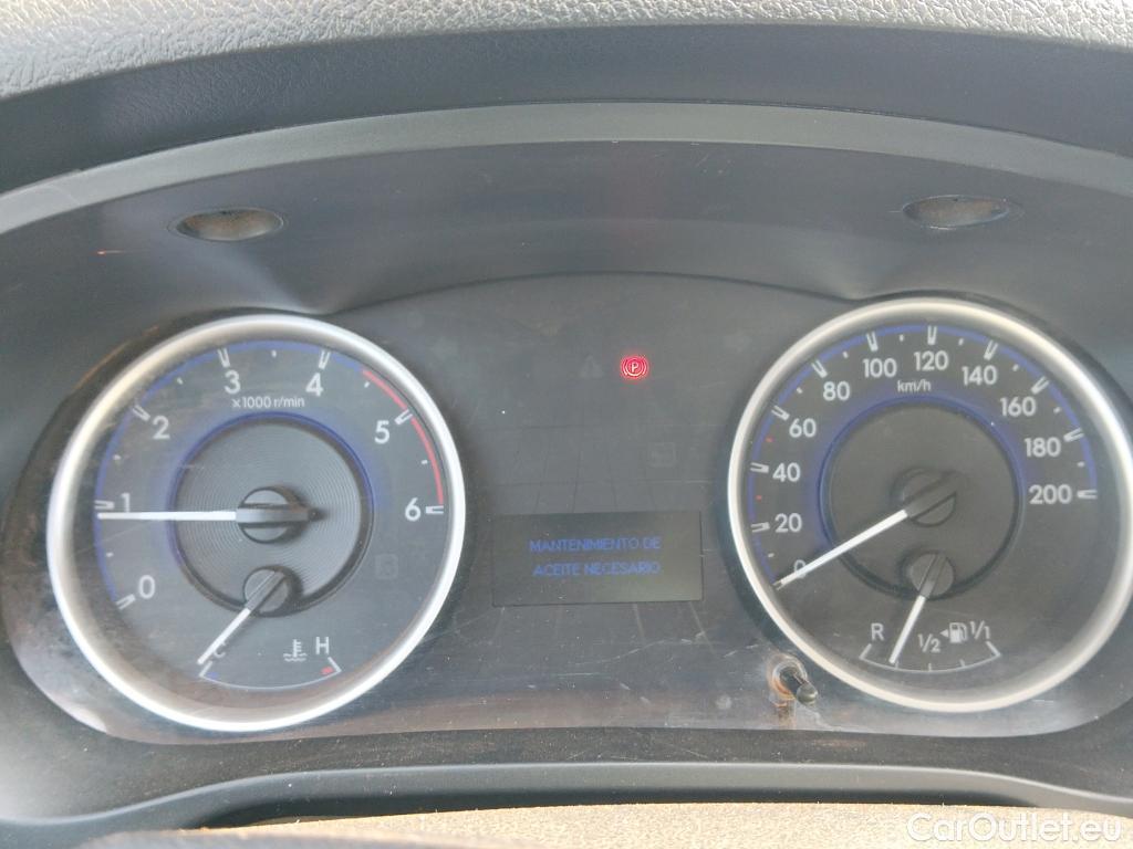  Toyota  Hilux TOYOTA  / 2016 / 4P / pickup 2.4 D-4D Cabina Doble GX #63
