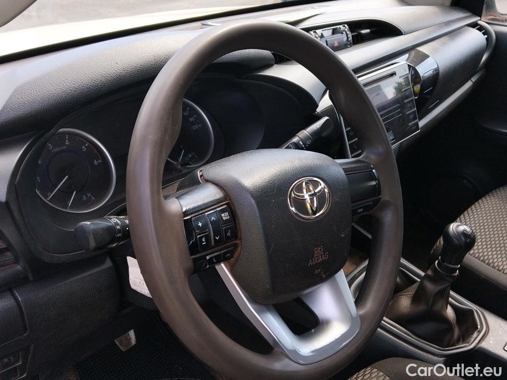  Toyota  Hilux TOYOTA  / 2016 / 4P / pickup 2.4 D-4D Cabina Doble GX #57
