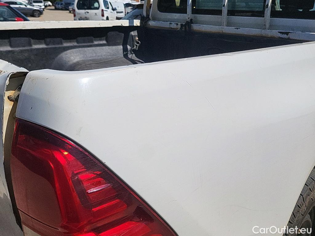  Toyota  Hilux TOYOTA  / 2016 / 4P / pickup 2.4 D-4D Cabina Doble GX #23