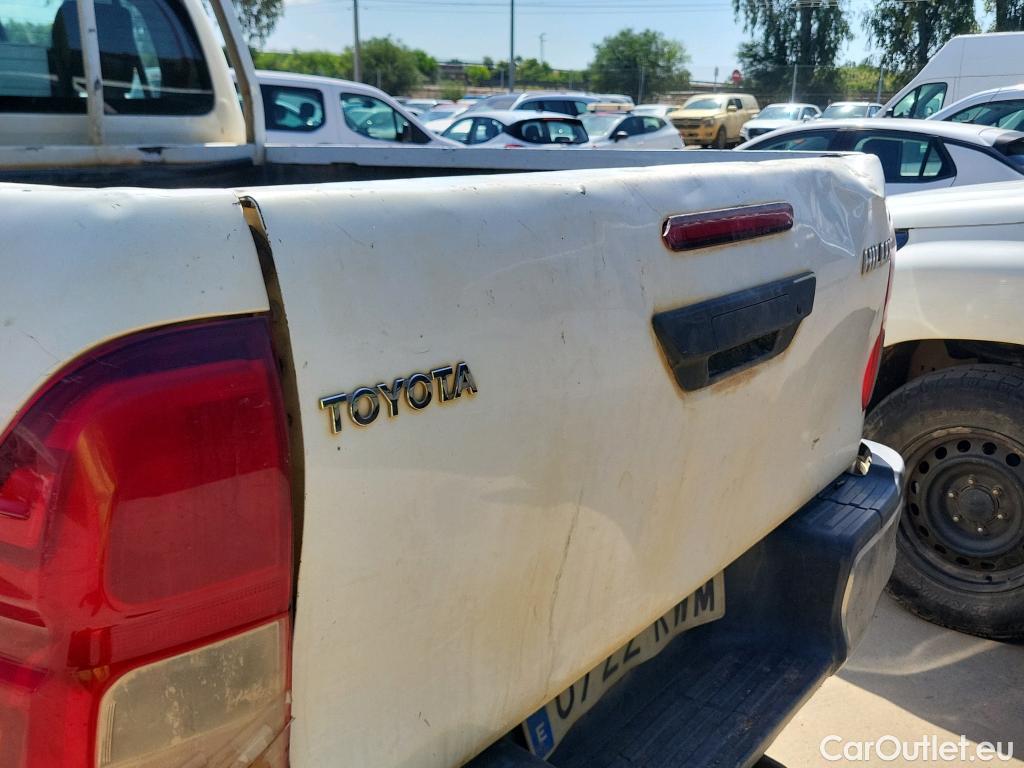  Toyota  Hilux TOYOTA  / 2016 / 4P / pickup 2.4 D-4D Cabina Doble GX #7